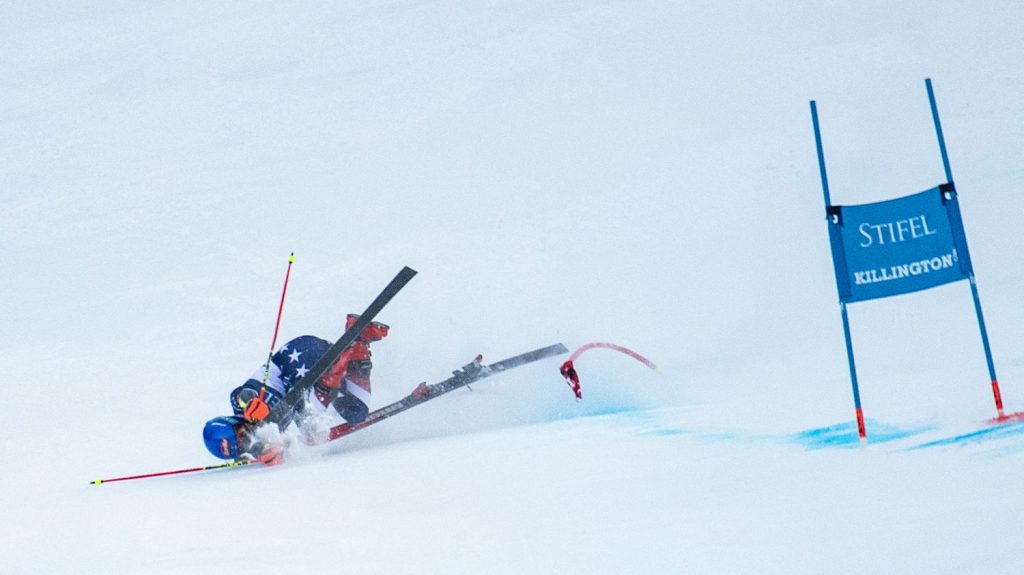 Ski : blessée, Mikaela Shiffrin n'atteindra pas les 100 victoires en Coupe du monde ce week-end devant son public
Tombée lors de la seconde manche du slalom géant de Killington, samedi, l'Américaine doit déclarer forfait pour le slalom de dimanche.