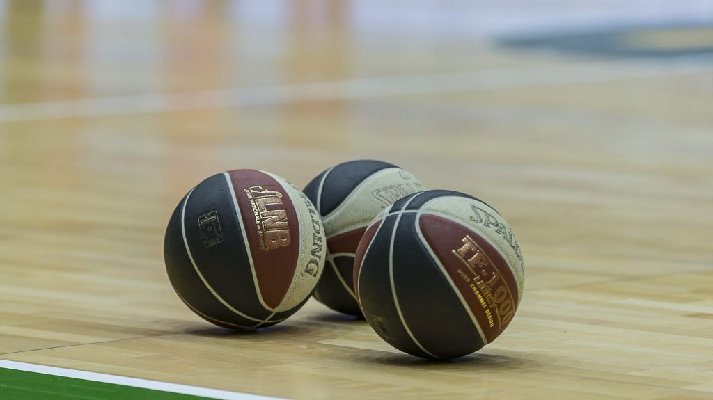Match de basket Nanterre 92-Hapoël Holon : le tribunal administratif suspend le huis clos demandé par le maire de Nanterre
Le maire de Nanterre avait pris un arrêté et voulait que la rencontre se joue à huis clos, invoquant "un contexte géopolitique national et international particulièrement tendu".