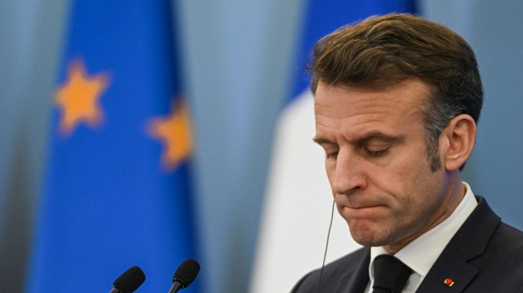 L'attente de la nomination d'un Premier ministre met les milieux d'affaires sur les nerfs
Le nom du locataire de Matignon doit vraisemblablement être connu vendredi. En attendant, les milieux économiques s’impatientent de ces consultations toujours plus prolongées.