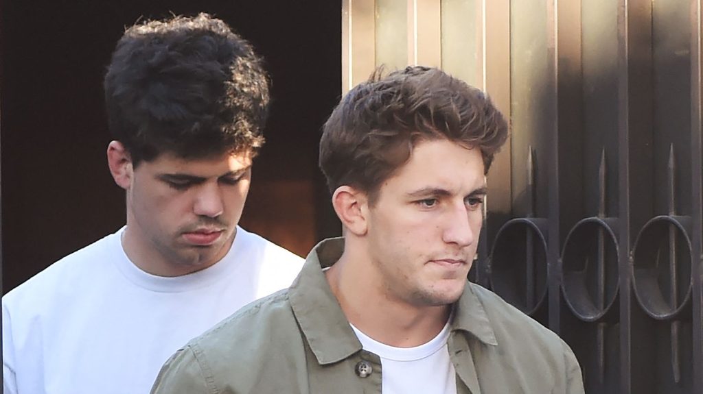 Affaire Oscar Jegou et Hugo Auradou : de l'arrestation pour viol au non-lieu... Les huit moments-clés d'un scandale
La justice argentine a décidé, mardi, d'accéder à la la demande de non-lieu concernant l'inculpation pour viol aggravé des deux joueurs de rugby français, Hugo Auradou et Oscar Jegou.
