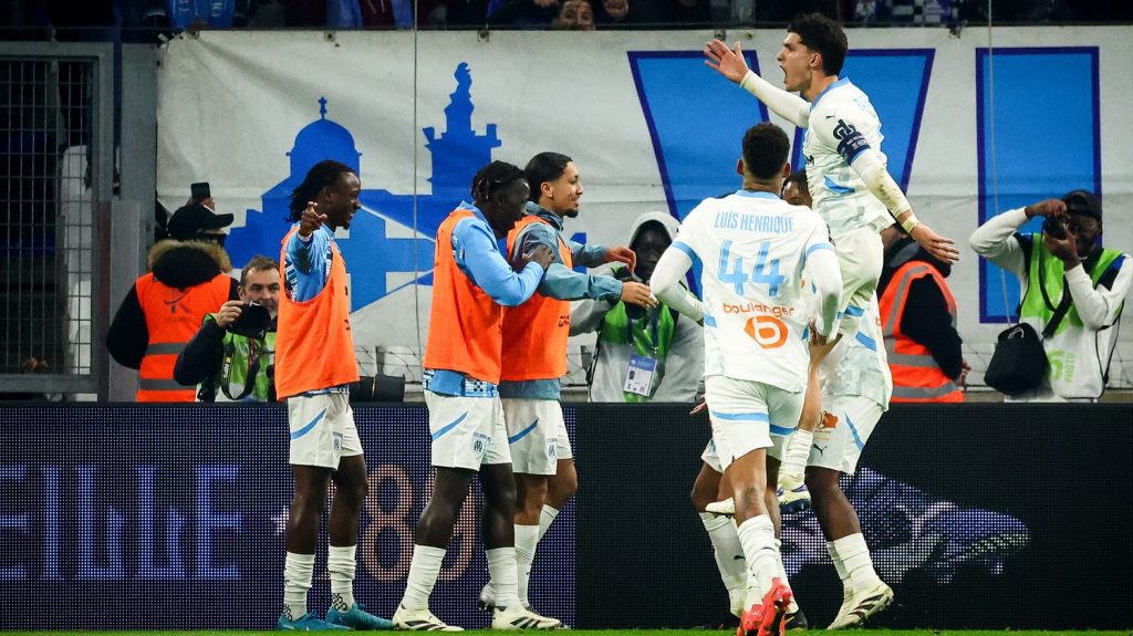 Ligue 1 : l'OM retrouve la victoire au Vélodrome face à Monaco et grimpe à la deuxième place
En mal de résultats depuis le début de la saison à domicile, les Olympiens se sont offerts Monaco (2-1) grâce à un penalty inscrit en fin de rencontre.