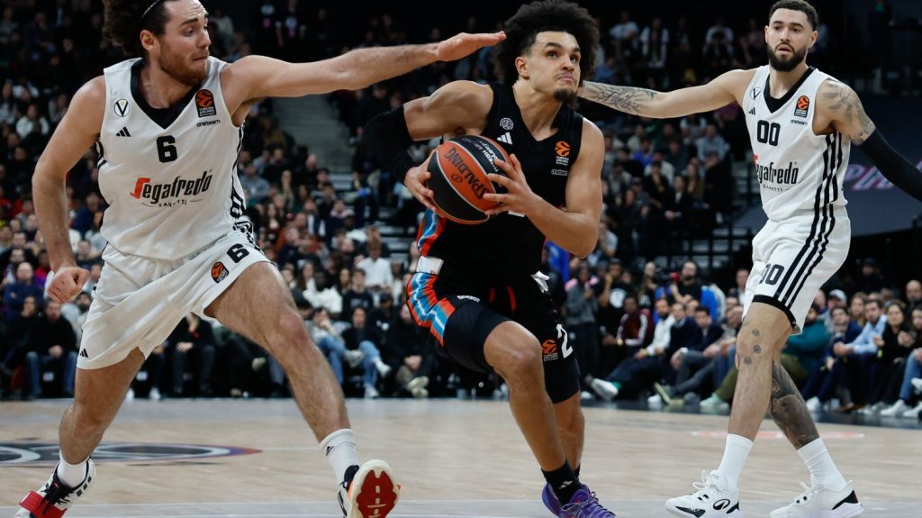 Basket : comment le Paris Basketball, novice en Euroligue, en est devenu le leader inattendu
Le club parisien, fondé en 2018, s'impose cette saison comme l'un des meilleurs d'Europe pour sa toute première participation à la compétition.
