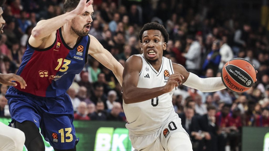 Basket : le Paris Basketball bat l'Olympiakos et s'offre une 10e victoire de suite en Euroligue
Leader surprise de la compétition européenne, les Parisiens ont battu les Grecs chez eux, vendredi.