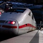 La SNCF et Deutsche Bahn lancent la ligne à grande vitesse permettant de relier directement Paris à Berlin
Dès lundi un train à grande vitesse va relier les deux centres-villes des capitales française et allemande. Comptez tout de même huit heures pour faire le trajet.