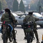 :
Vidéo
Chute de Bachar al-Assad en Syrie : une centaine de combattants français sont présents en Syrie
Une trentaine appartient à HTS, le groupe islamiste qui mène les rebelles, mais ils sont plus nombreux dans les rangs d'une brigade dirigée par un jihadiste niçois, Omar Omsen.