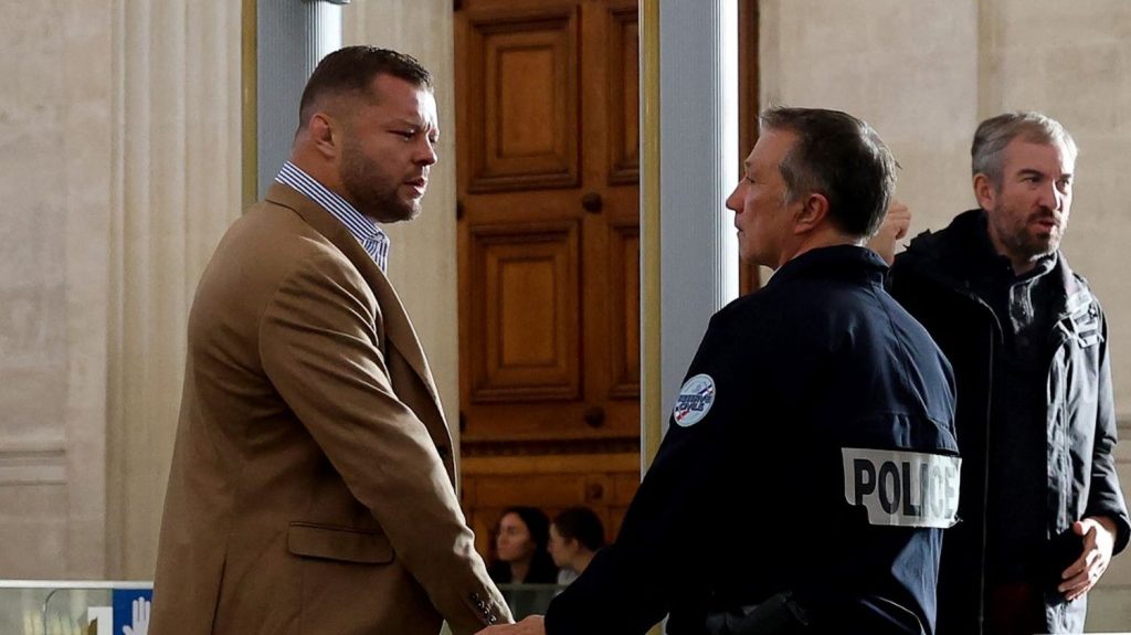 Rugbymen jugés pour viol collectif : les principaux accusés condamnés à des peines de 12 à 14 ans de prison
Ces condamnations, prononcées vendredi, sont conformes aux réquisitions de l'avocat général.