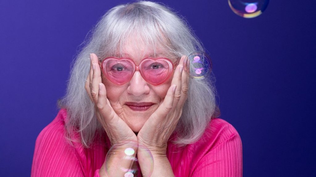Susie Morgenstern couronnée par le prix de la Grande Ourse 2024
Le Salon du livre et de la presse jeunesse de Montreuil, en Seine-Saint-Denis, a décerné à l'épatante et pétillante Susie Morgenstern le prix de la Grande Ourse 2024 pour l'ensemble de son œuvre.