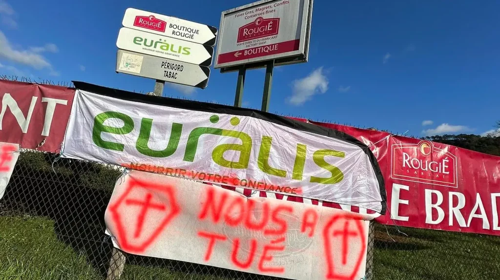 La direction des foies gras Rougié à Sarlat attaque les grévistes en justice
La direction d'Euralis accuse ces salariés de bloquer l'accès du site aux camions.