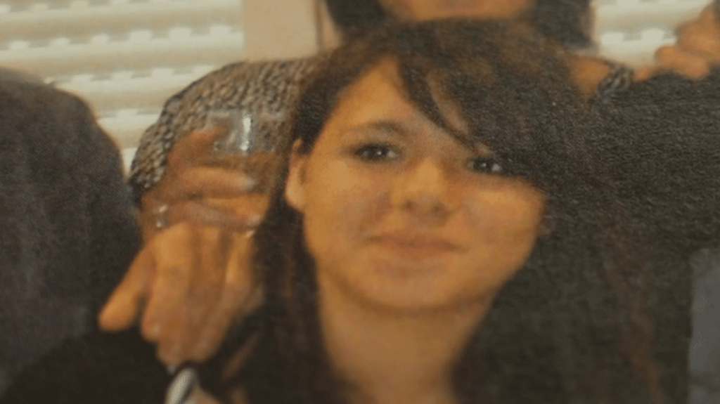 Féminicide : en Moselle, le procès d'un meurtre qui aurait peut-être pu être évité
Le procès d'un épouvantable féminicide qu'on aurait peut-être pu éviter s'est ouvert mardi 10 décembre en Moselle. Stéphanie Di Vincenzo avait été tuée de plusieurs coups de couteau par son compagnon en 2021. La veille, il avait arraché son bracelet électronique sans que cela ne déclenche une alarme.