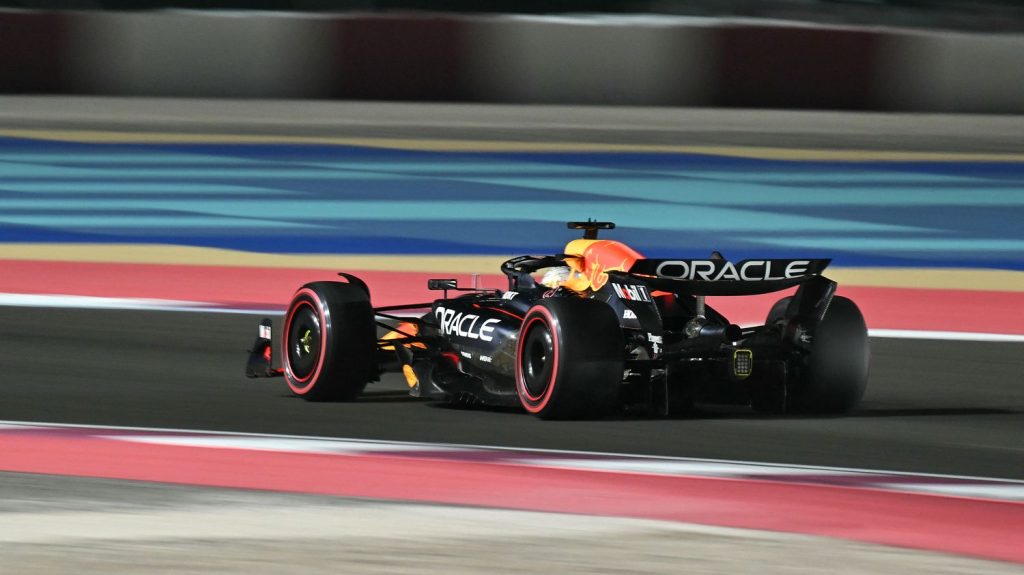 F1 : Max Verstappen pénalisé, George Russell partira en pole position du Grand Prix du Qatar
Alors qu'il pensait retrouver la pole position pour la première fois depuis juin, le Néerlandais a été rétrogradé d'une place, au bénéfice de George Russell.