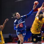 Euro de handball : les Bleues qualifiées en demi-finales après leur victoire maîtrisée contre la Suède
L’équipe de France a disposé des Suédoises, sans forcer son talent, dimanche, lors du tour principal de l’Euro (31-27), ce qui lui ouvre la porte du dernier carré.