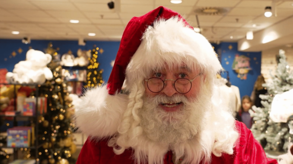 Emploi : les agences d'intérim à la recherche du Père Noël
Recherche Père Noël désespérement. Certains représentants manquent à l'appel dans les centres d'intérim. Ce n'est pas un costume fait pour tout le monde et les candidats se font de plus en plus rares.