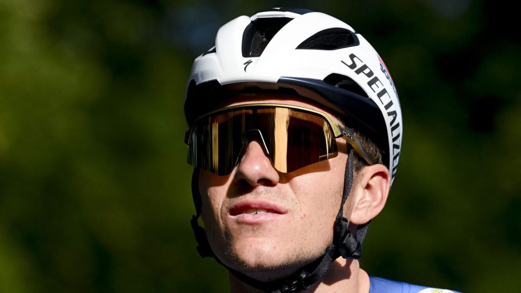 Cyclisme : le double champion olympique Remco Evenepoel souffre de plusieurs fractures après un accident à l'entraînement
Le coureur belge, conscient lorsqu'il a été pris en charge, a été transféré vers un hôpital de Bruxelles, mardi.