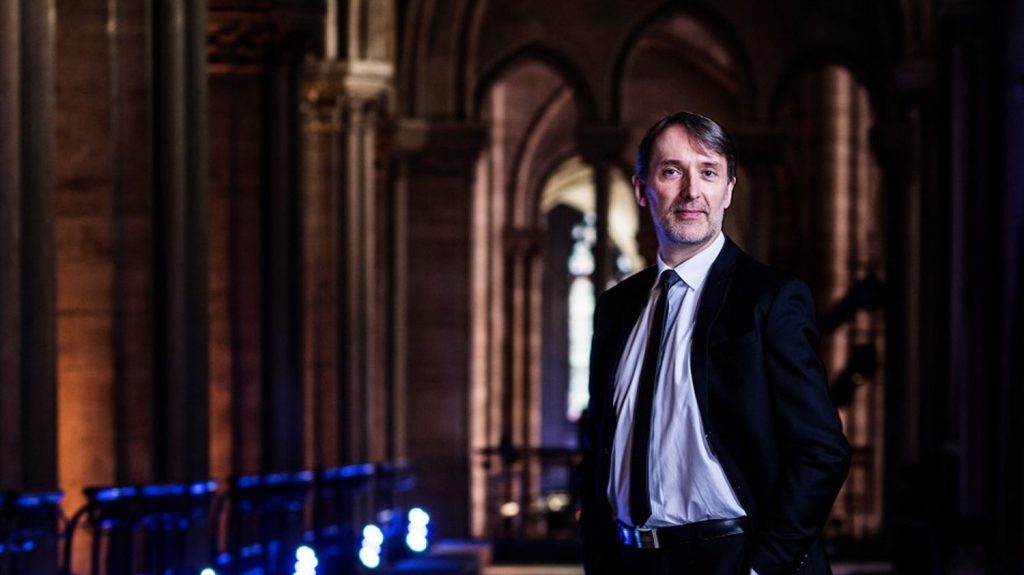 :
Reportage
Le grand orgue au rendez-vous de la réouverture de Notre-Dame : "C'est lui qui fait chanter les pierres de la cathédrale"
J-6 avant la réouverture de Notre-Dame. Samedi 7 décembre en fin d’après-midi l’archevêque de Paris, Monseigneur Ullrich, ouvrira les portes de la cathédrale, donnant le coup d’envoi d’un week-end de célébrations. Notre-Dame va renaître et retrouver sa voix : le grand orgue va accompagner les cérémonies de réouverture.
