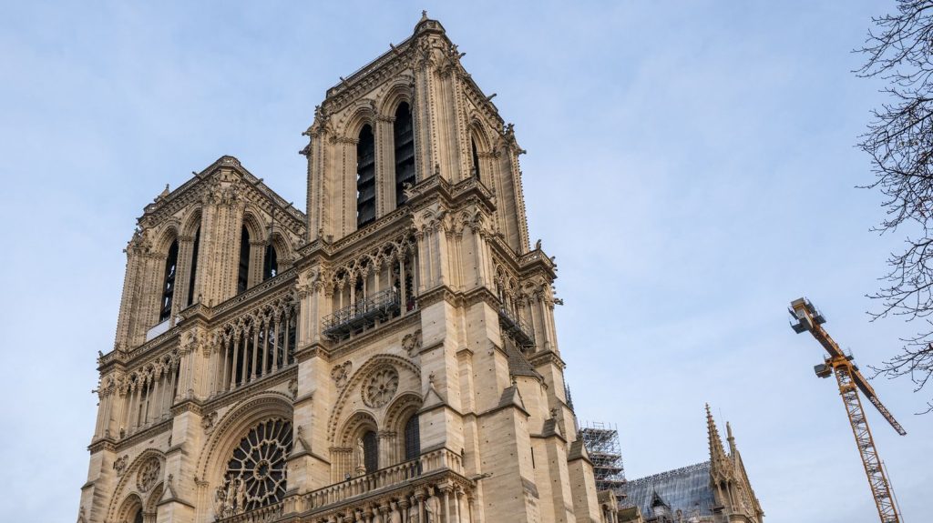 Réouverture de Notre-Dame : qui seront les personnalités présentes pour l'inauguration de la cathédrale ?
L'Elysée a convié une centaine de personnalités, dont une cinquantaine de chefs d'Etat, pour la réouverture de la cathédrale, les 7 et 8 décembre.