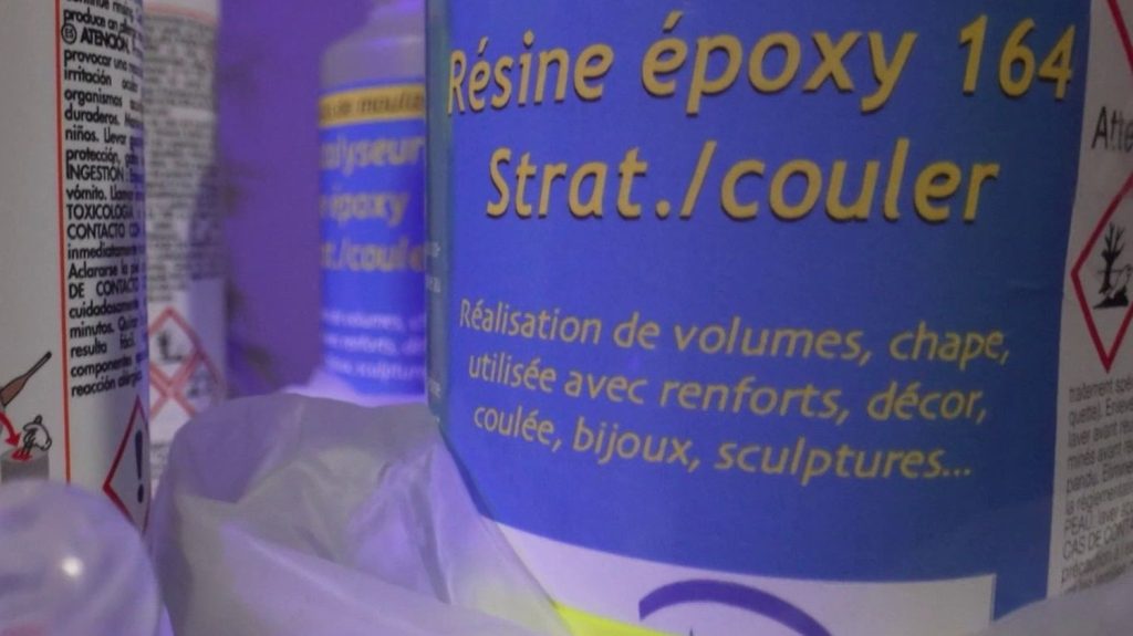 Résine époxy : gare à ce loisir créatif, grande source d'allergies
La résine époxy présente un risque élevé d'allergies. Cette substance est à manipuler avec précautions pour éviter des réactions graves comme l'eczéma.