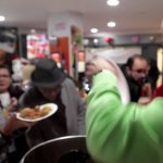 Noël : à Lille, le Réveillon solidaire réchauffe les coeurs
Organisée par l’association Coeur Étoilée, la soirée du Réveillon solidaire de Lille a réuni des personnes en situation de précarité autour d’un bon repas. L'objectif était d’oublier, le temps d’une soirée, les difficultés du quotidien.