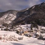 Stations de ski : l'Alpe du Grand Serre poursuit son activité et ouvre sa saison hivernale
En Isère, la station de ski de l'Alpe du Grand Serre a ouvert ses pistes pour la saison hivernale, après avoir obtenu un sursis d'un an. Un collectif d'habitants lutte pour la maintenir en vie.