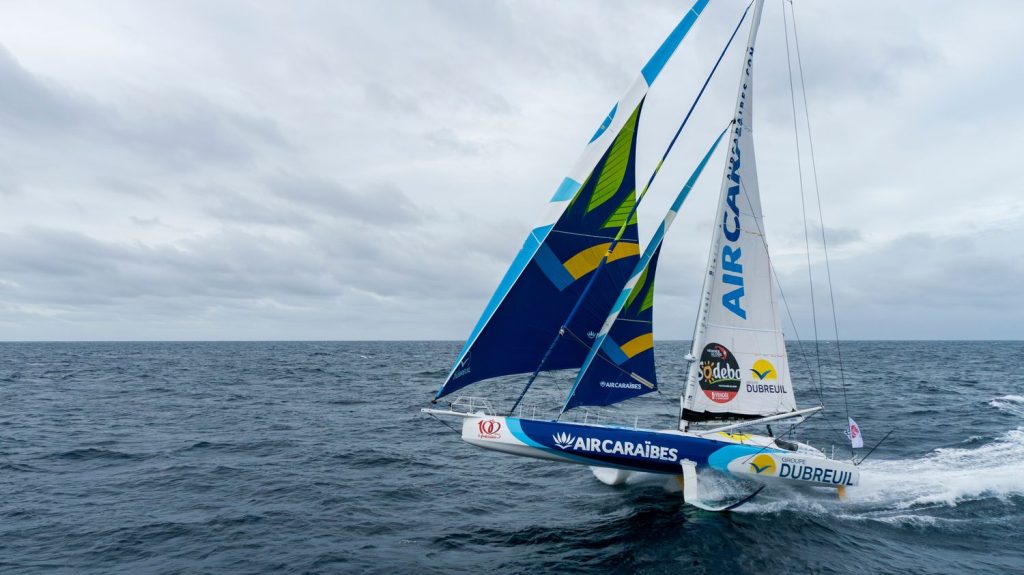 Vendée Globe : foil cassé pour Sébastien Simon, actuel deuxième de la course
Le skippeur du Groupe Dubreuil a été réveillé, dans la nuit, et a constaté des dégâts sur son foil tribord, ce qui pourrait lui faire perdre de la vitesse et laisser la voie libre à l'actuel leader Charlie Dalin.