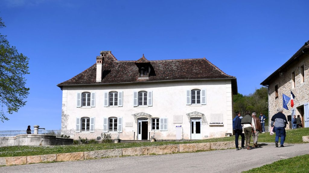 Maison d'Izieu : le département de l'Ain renonce à supprimer totalement sa subvention annuelle
La Maison d'Izieu accueille chaque année 36 000 visiteurs pour raconter le destin des 44 enfants juifs raflés par la Gestapo de Lyon le 6 avril 1944, puis déportés à Auschwitz.
