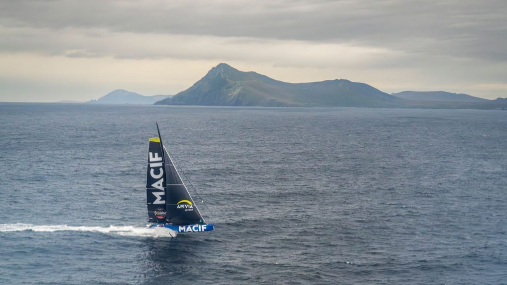 Vendée Globe : Charlie Dalin fond sur Yoann Richomme... Suivez la position des bateaux en direct
Le duel en tête de la course continue au large de l'Amérique du Sud, à deux semaines de l'arrivée prévue aux Sables-d'Olonne.