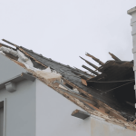 Intempéries : les dégâts de la tempête Darragh en Bretagne
La tempête Darragh n'est plus une menace dans le nord de la France, dimanche 8 décembre. La circulation ferroviaire reste toutefois suspendue en Normandie jusqu'à lundi matin, et des foyers sont toujours privés d'électricité. Reportage en Ille-et-Vilaine.