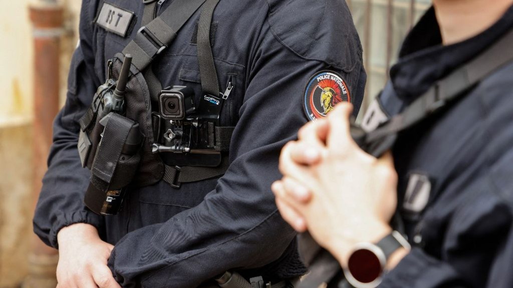 Une enquête ouverte pour tentative d'assassinat après des tirs visant le domicile d'une CPE dans l'Essonne
La conseillère principale d'éducation était dans son logement de fonction au sein du collège Ferdinand-Buisson de Juvisy-sur-Orge.