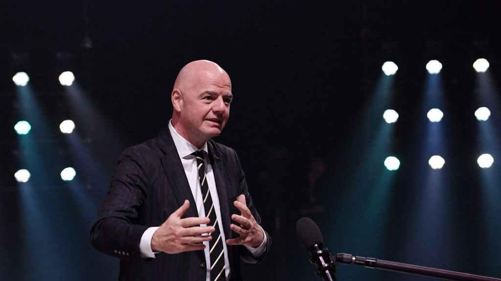 Coupe du monde 2026 : la France ne connaîtra pas ses adversaires, 54 équipes engagées... Ce qu'il faut savoir sur le tirage au sort des qualifications
Le tirage au sort des qualifications de la zone européenne pour la Coupe du Monde se déroule vendredi à Zurich. La France, ainsi que sept autres équipes, ne connaîtront ni leur groupe, ni leurs adversaires.