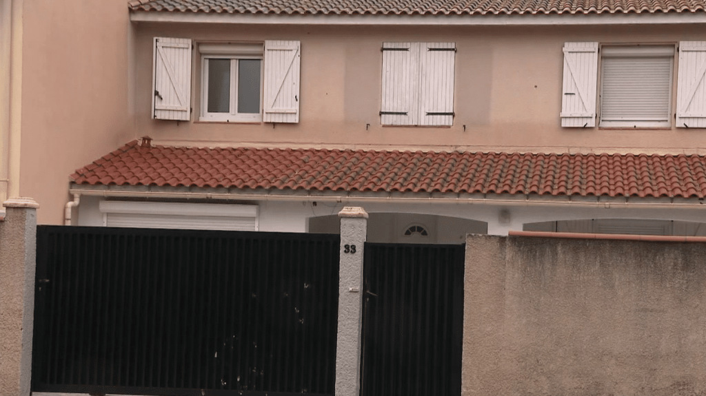 Pyrénées-Orientales : tirs à l’arme lourde sur une maison à Perpignan
Une enquête est en cours pour tentative de meurtre à Perpignan (Pyrénées-Orientales) après des tirs à l’arme lourde sur le portail d’une maison. Une famille se trouvait à l’intérieur.