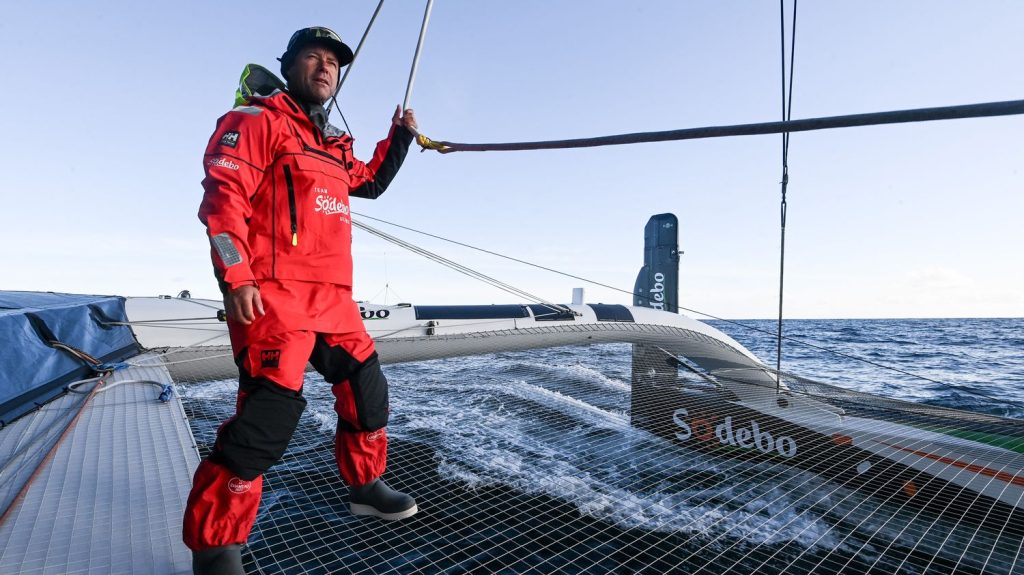 Trophée Jules-Verne : après François Gabart, Thomas Coville fait également demi-tour après avoir subi une avarie
Plus tôt dans la journée, François Gabart, à bord du SVR-Lazartigue et victime d'une avarie, avait aussi décidé de rebrousser chemin.
