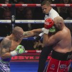 Boxe : l'Ukrainien Oleksandr Usyk reste champion du monde des poids lourds en battant encore Tyson Fury aux points
Sept mois après sa première victoire contre Tyson Fury, qui lui avait permis d’unifier toutes les ceintures de la catégorie poids lourds, l’Ukrainien s’est encore imposé face au Britannique samedi.