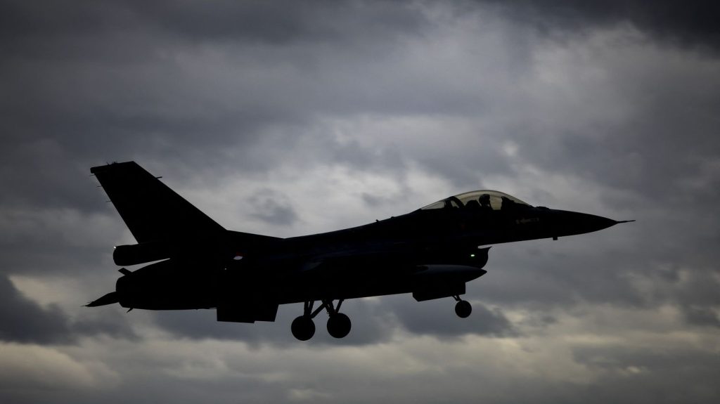 Guerre en Ukraine, conflit au Proche-Orient... Les ventes des grands fournisseurs d'armes ont augmenté de 4,2% en 2023
Après un recul en 2022, les chiffres des ventes d'armes ont nettement augmenté en 2023 et devraient continuer de grimper en raison de la situation géopolitique mondiale, marquée par les conflits et les tensions.