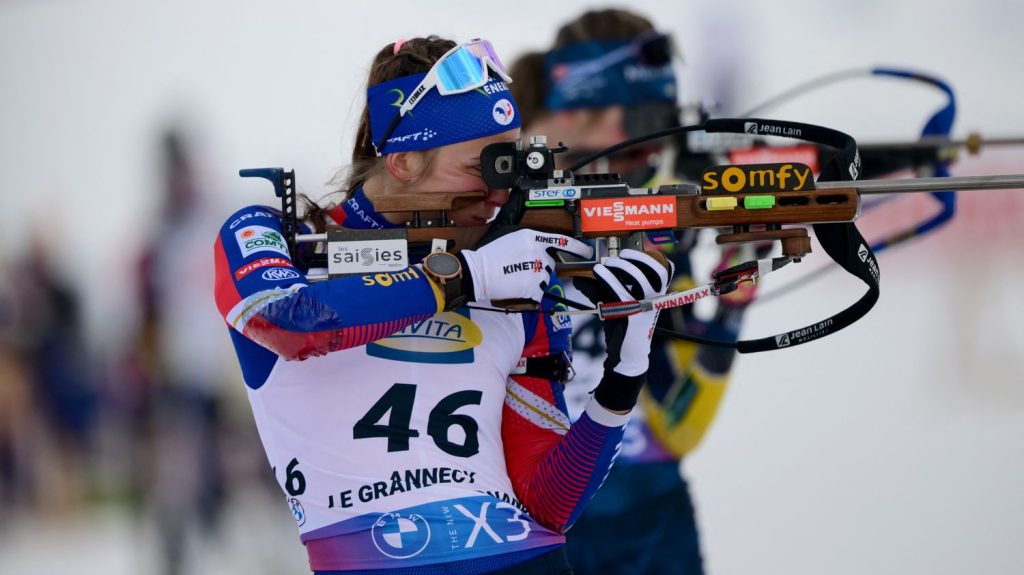 Biathlon : Justine Braisaz-Bouchet remporte sa première victoire de la saison lors du sprint au Grand-Bornand
La Tricolore a remporté le sprint de la troisième étape de la Coupe du monde, vendredi, devant Franziska Preuss et Annamarija Lampic.