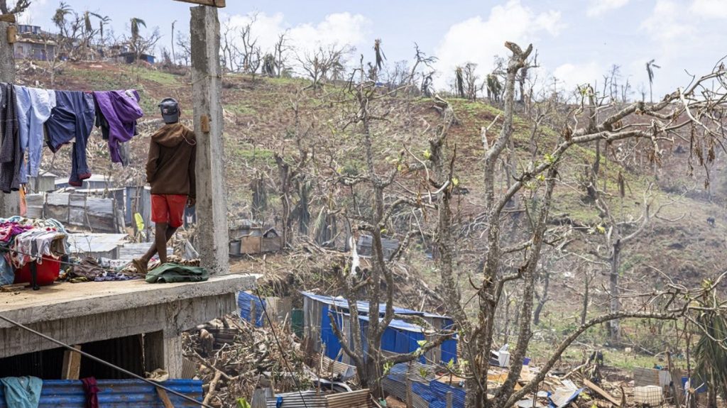 Mayotte repasse en vigilance jaune pour un risque de fortes pluies et d'orages
Météo-France avait alerté plus tôt dans l'après-midi sur un épisode "pluvio-orageux actif" sur l'archipel dévasté le 14 décembre par le cyclone Chido.