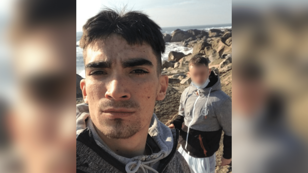 :
Enquête
Prison des Baumettes à Marseille : révélations après l'assassinat d’un détenu en cellule
Quelques jours après son arrivée à la maison d’arrêt des Baumettes, à Marseille, un détenu de 22 ans inconnu jusqu’ici de la justice, a été égorgé par un codétenu. L’homme avait pourtant, à de multiples reprises, demandé de changer de cellule pour échapper à son futur meurtrier.
