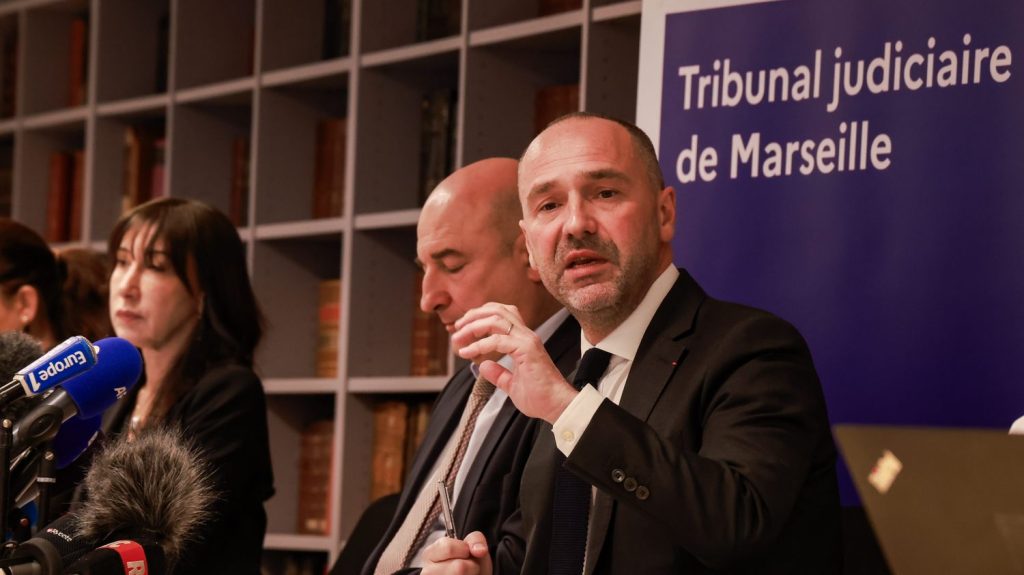 Le nombre de "narchomicides" a baissé de 60% à Marseille en 2024
Le narcobanditisme a entraîné la mort de 24 personnes en 2024 à Marseille et ses alentours, soit deux fois moins que le triste record de 2023.