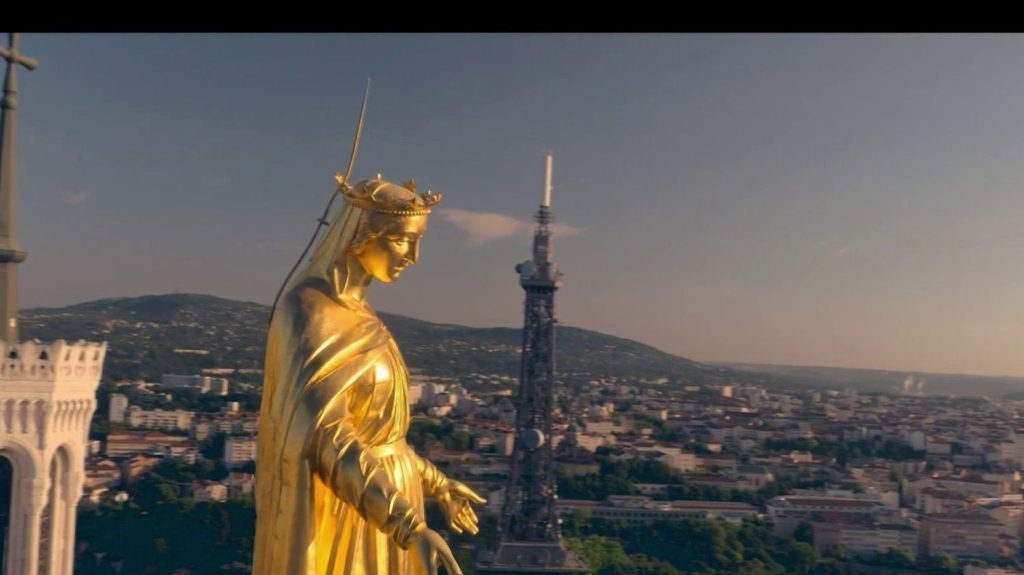 Patrimoine : la basilique de Fourvière, un édifice historique menacé par le climat
Après Notre-Dame de Paris, c'est un autre monument de notre patrimoine qui lance un appel aux dons. La Basilique de Fourvière, qui surplombe la ville de Lyon (Rhône), a été fortement endommagée par les intempéries.