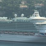 Pollution : les plus gros bateaux de croisière bientôt bannis du port de Nice
Le maire de Nice, Christian Estrosi, souhaite interdire les bateaux de croisière de plus de 190 mètres d'approcher des ports de la métropole maralpine. La mesure entrerait en vigueur le 1er juillet prochain.