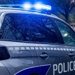 Deux policiers blessés à Valence, percutés par une voiture volée, deux mineurs interpellés
Les deux jeunes hommes venaient de commettre un braquage à domicile et avaient dérobé la voiture Tesla de leur victime.