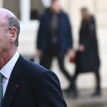 Taxes sur les billets d'avion, sur les rachats d'actions, contribution exceptionnelle des grandes entreprises... Le nouveau ministre de l'Économie à l'épreuve du budget
Pour élaborer un nouveau budget 2025 et tenter d'éviter la censure, le ministre de l’Économie Éric Lombard va consulter les différents groupes politiques toute la semaine. Lundi matin, il reçoit le MoDem et les socialistes.