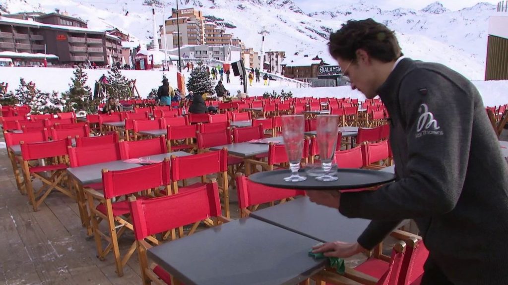 Savoie : un CDI intermittent proposé aux saisonniers de Val Thorens et du Médoc
Un contrat faisant la passerelle entre hiver et été, c'est la proposition faite aux saisonniers du Médoc via un partenariat conclu avec la station de Val Thorens, en Savoie. Une sécurité professionnelle qui séduit les employés.