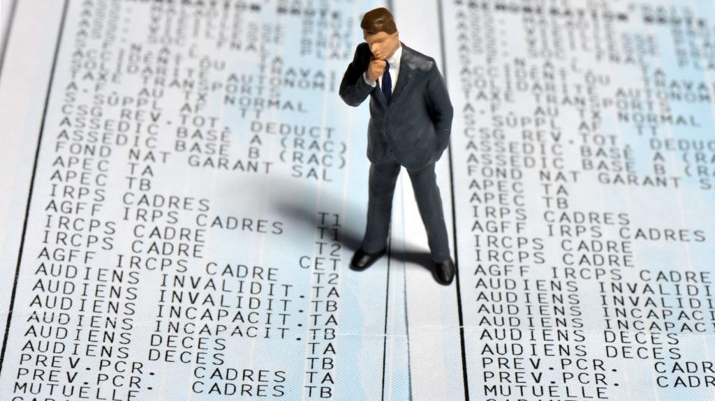 Entreprises : les charges pèsent surtout sur l’emploi qualifié, d'après une étude
À l’heure où le gouvernement rebat les cartes pour construire le budget 2025, une étude sortie lundi montre l’impact du poids des charges sur l’emploi qualifié en France, et parle d'une "surfiscalisation du travail qualifié en France".