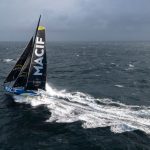 Vendée Globe : Charlie Dalin attendu en vainqueur aux Sables-d'Olonne mardi matin avec un record à la clé
Au pointage de lundi à 7 heures, le skippeur de Macif Santé Prévoyance, leader de la course, n'est plus qu'à 200 milles nautiques du passage de la ligne d'arrivée, qu'il devrait couper tôt dans la matinée de mardi.