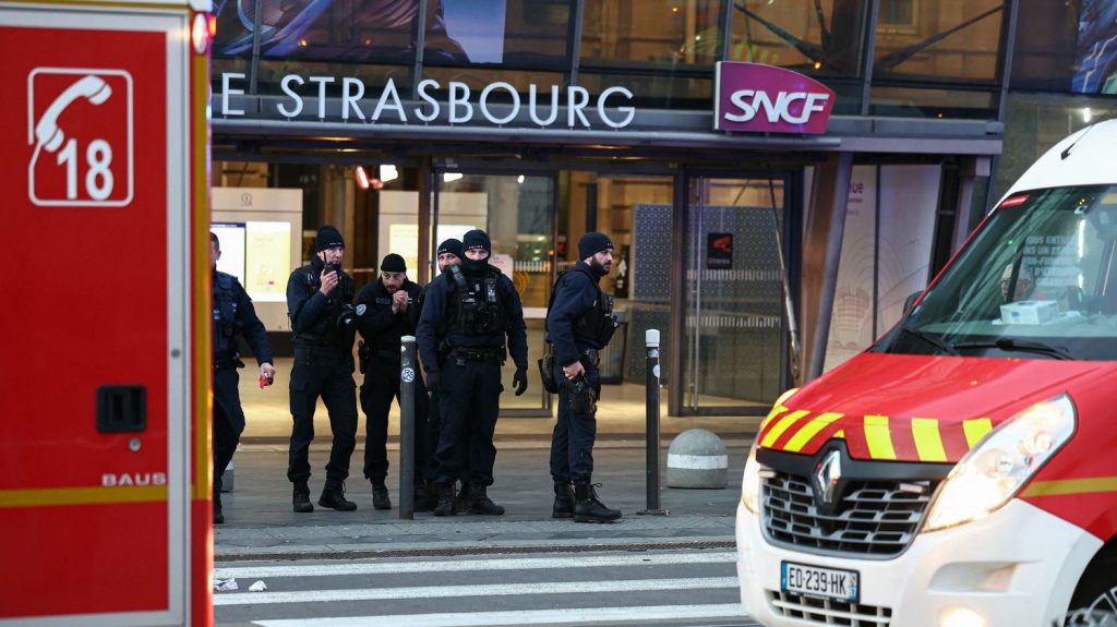 Accident de tram à Strasbourg : les conducteurs "physiquement indemnes mais choqués", selon la Compagnie des transports strasbourgeois
Deux tramways sont entrés en collision samedi après-midi. Les conducteurs sont en état de choc et une cellule psychologique a été ouverte.