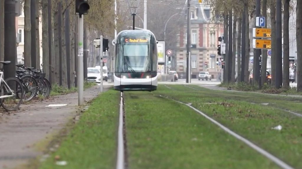 Strasbourg : comment expliquer l’accident entre deux tramways ?
Samedi 11 janvier, deux tramways sont entrés en collision à Strasbourg (Bas-Rhin). Encore sous le choc, les habitants se demandent comment un tel accident a pu se produire.