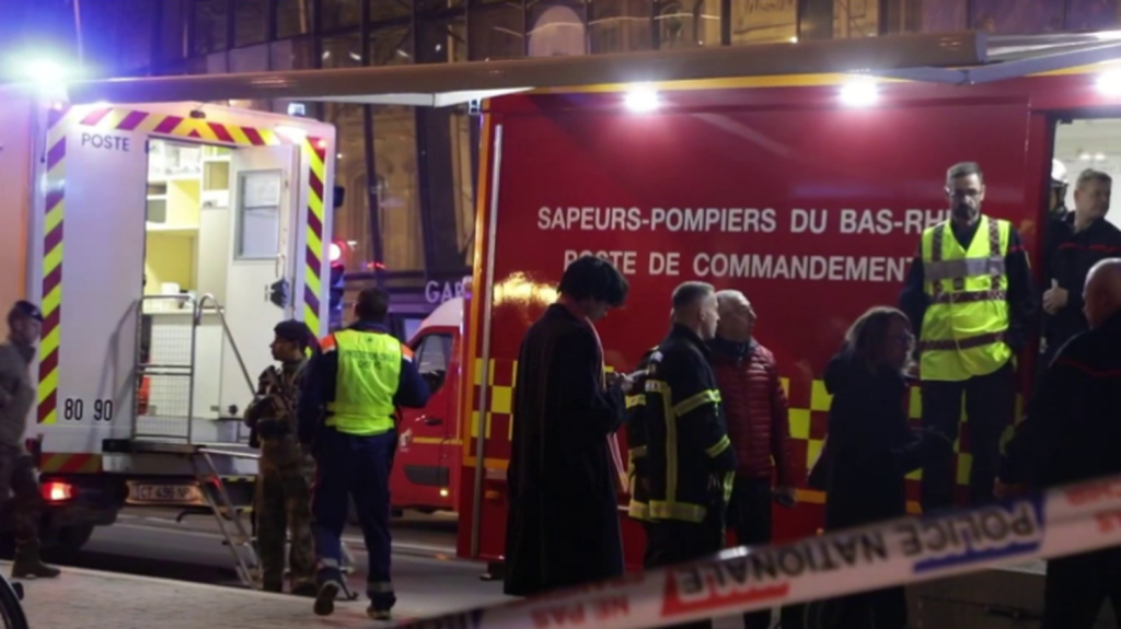 Strasbourg : une collision entre deux tramways fait 36 blessés
C'est aux alentours de 15h30, dans une des stations de tramway les plus empruntées de Strasbourg, que deux tramways sont entrés en collision, samedi 11 janvier. L'accident serait dû à une erreur d'aiguillage et a fait 36 blessés en urgence relative.