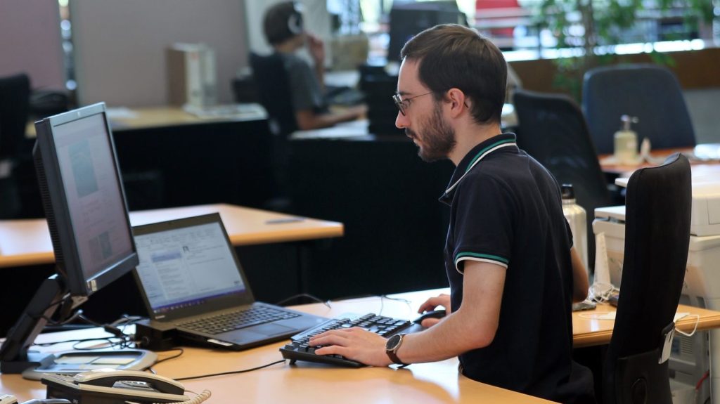 Combien coûte en moyenne un poste de travail dans une entreprise ?
Loyers, chauffage, cantine : le coût du poste de travail d’un salarié s’est élevé à 11 000 euros en moyenne, l’an dernier, au niveau national.