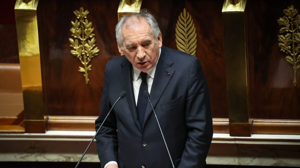 François Bayrou relance le débat autour du chiffrage des retraites
Lors de son discours de politique générale, le Premier ministre a mis en avant le problème du déficit des régimes de retraite, avec des chiffres très au-dessus de ceux que l’on a l’habitude d’entendre.