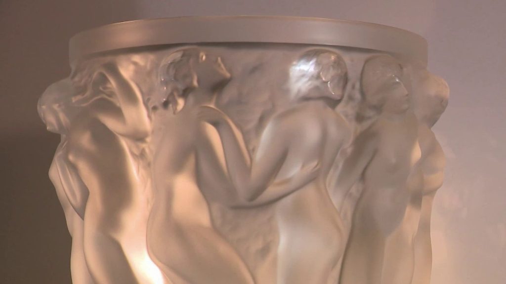 Alsace : les trésors de la maison Lalique, mondialement réputée pour son style unique
L'Alsace regorge de pépites, notamment en matière d'artisanat. Ce lundi 20 janvier, le "13 Heures" vous emmène à la rencontre de plusieurs spécialistes, tous installés dans la région.