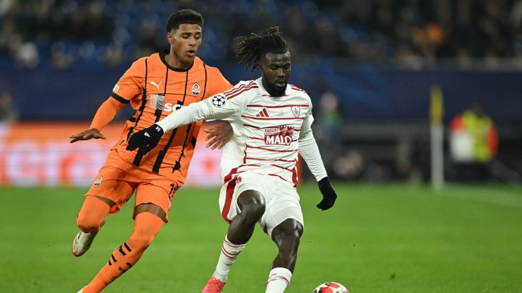 Ligue des champions : sans éclat, Brest s'incline face au Shakhtar Donetsk, mais jouera au moins la phase de barrages
Les Brestois ont rarement été en mesure d'inquiéter les Ukrainiens, mercredi, et concèdent une deuxième défaite dans cette campagne de C1.